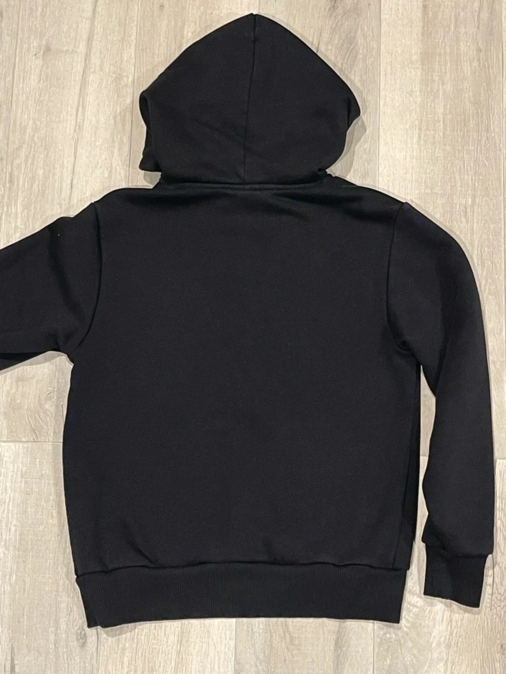 ⚽️🖤  Real Madrid Kids Black Hoodie Crest Logo Pullover Size 8–10Y Soccer